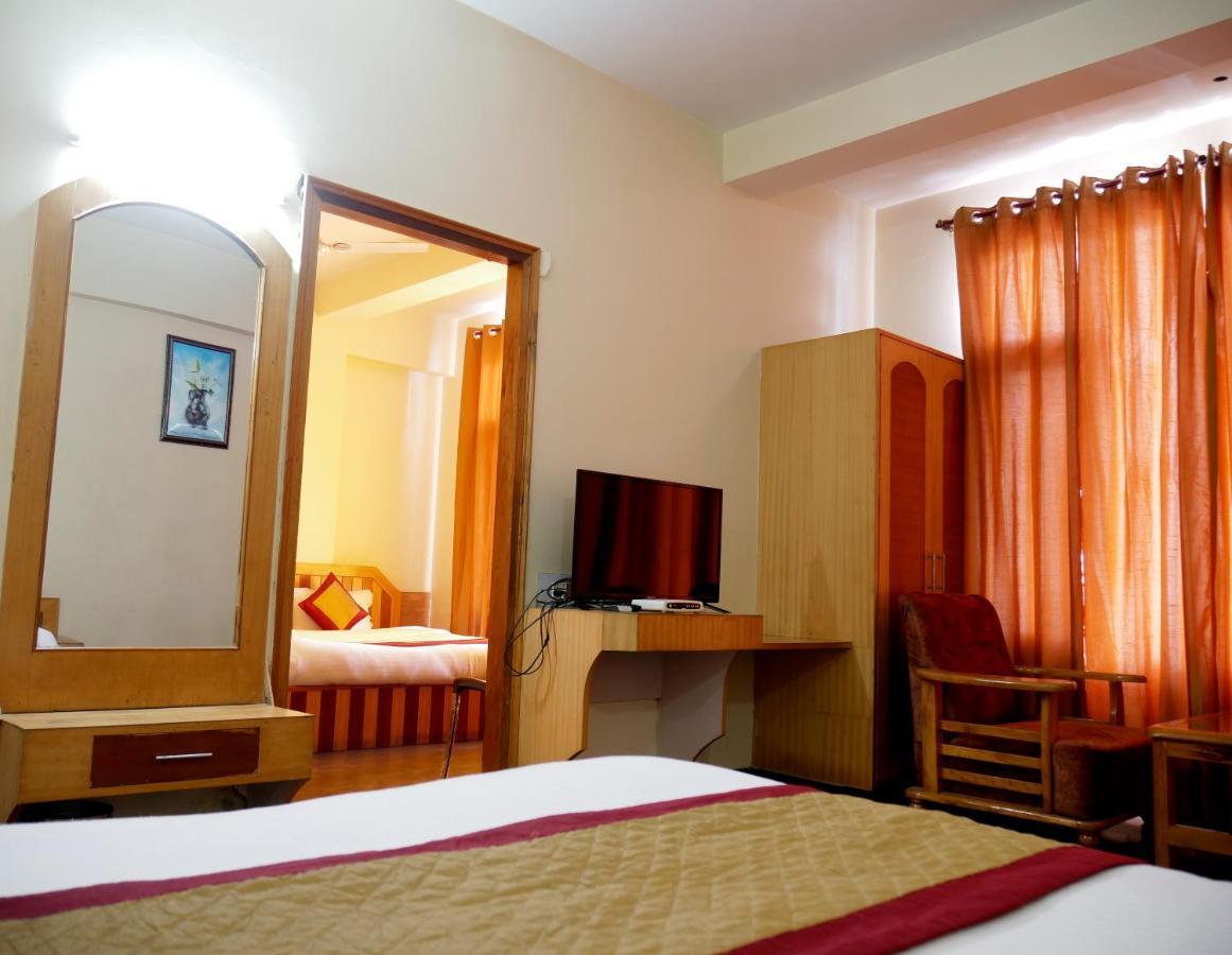 New Ambika International Mall Road Hotel Manāli Buitenkant foto