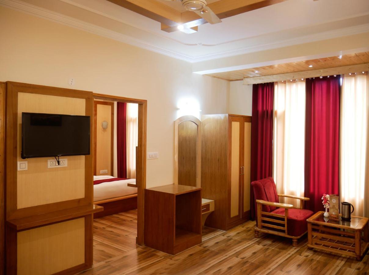 New Ambika International Mall Road Hotel Manāli Buitenkant foto