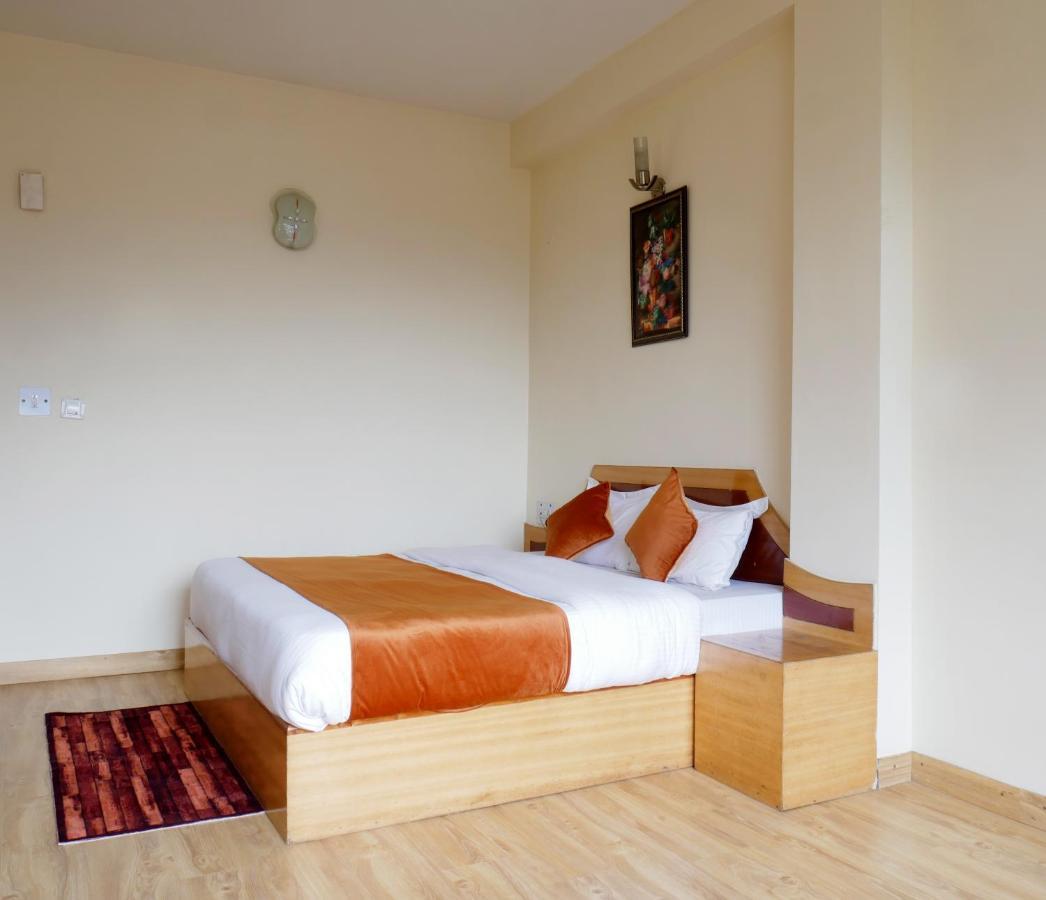 New Ambika International Mall Road Hotel Manāli Buitenkant foto