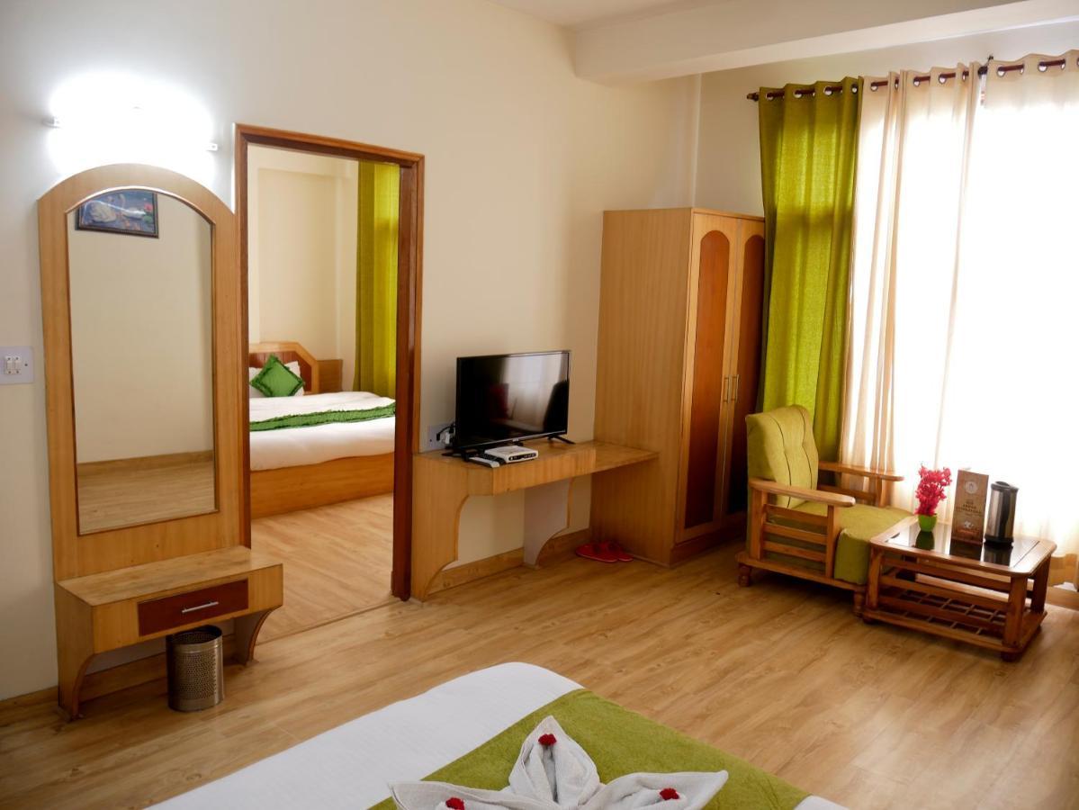 New Ambika International Mall Road Hotel Manāli Buitenkant foto