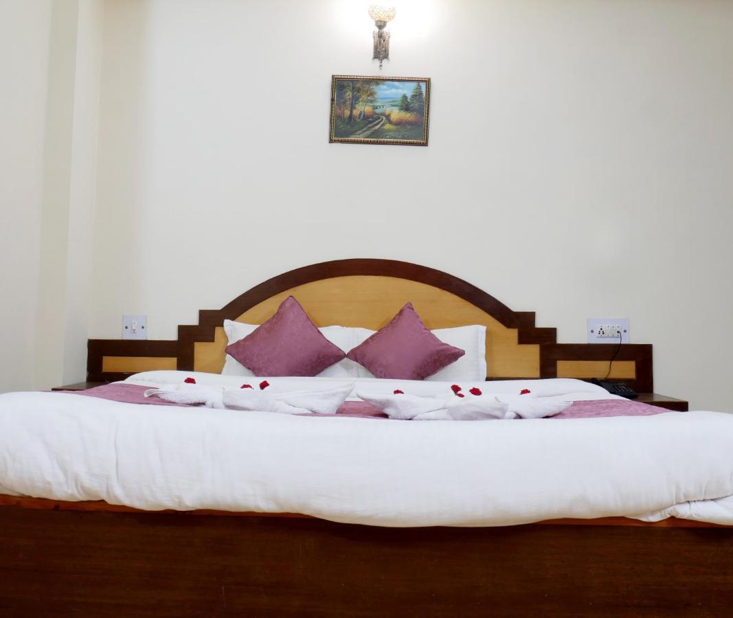 New Ambika International Mall Road Hotel Manāli Buitenkant foto