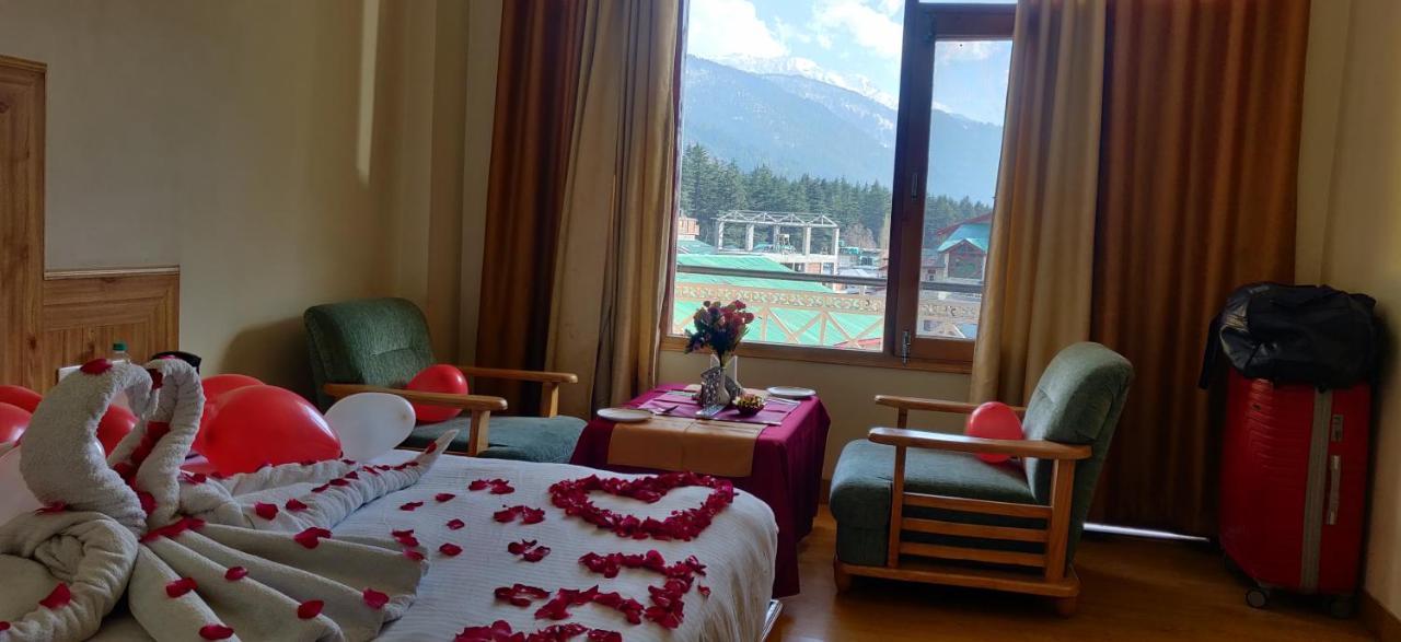 New Ambika International Mall Road Hotel Manāli Buitenkant foto