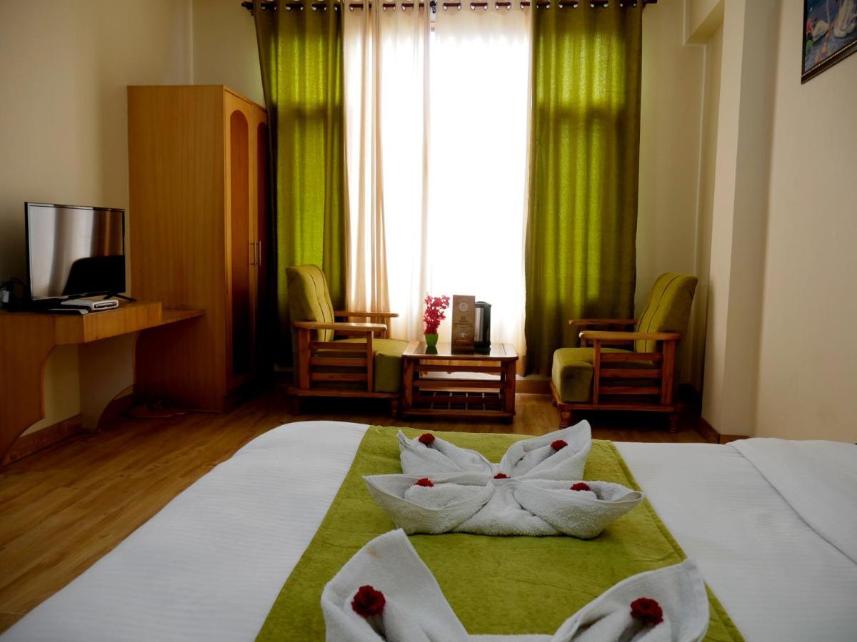 New Ambika International Mall Road Hotel Manāli Buitenkant foto
