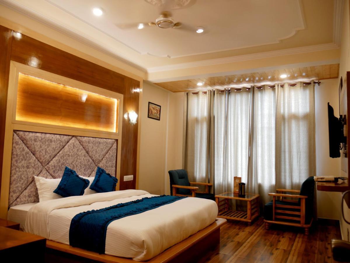 New Ambika International Mall Road Hotel Manāli Buitenkant foto