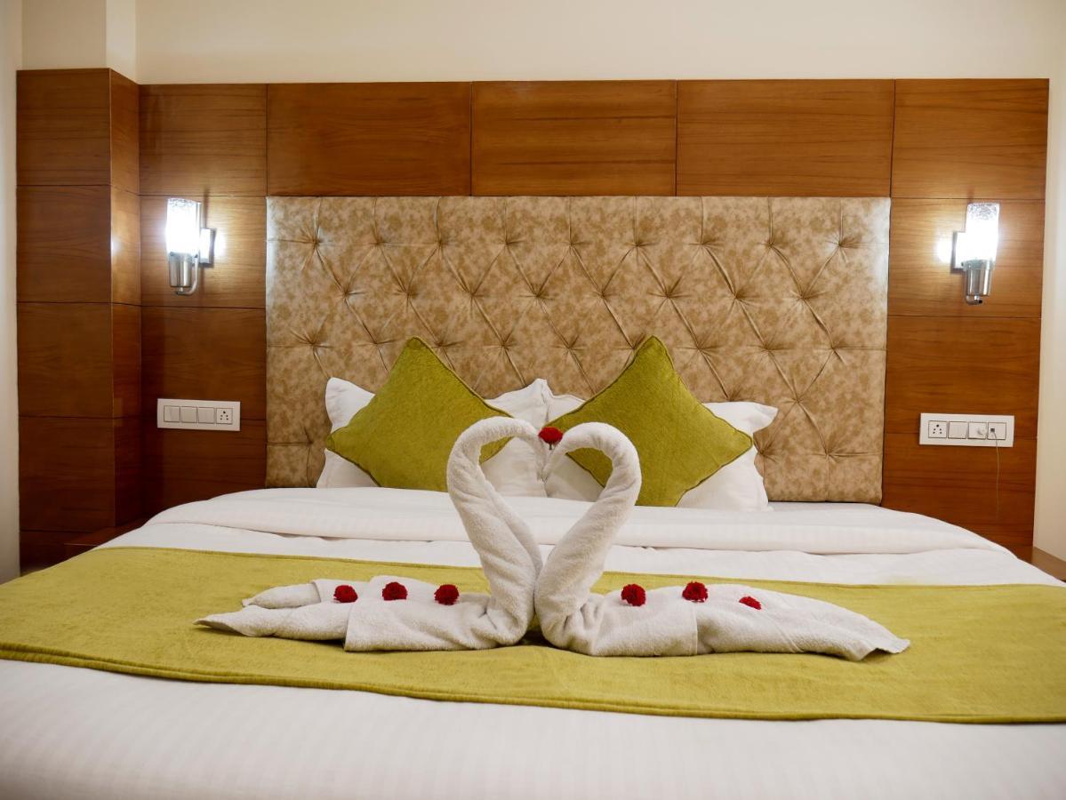 New Ambika International Mall Road Hotel Manāli Buitenkant foto