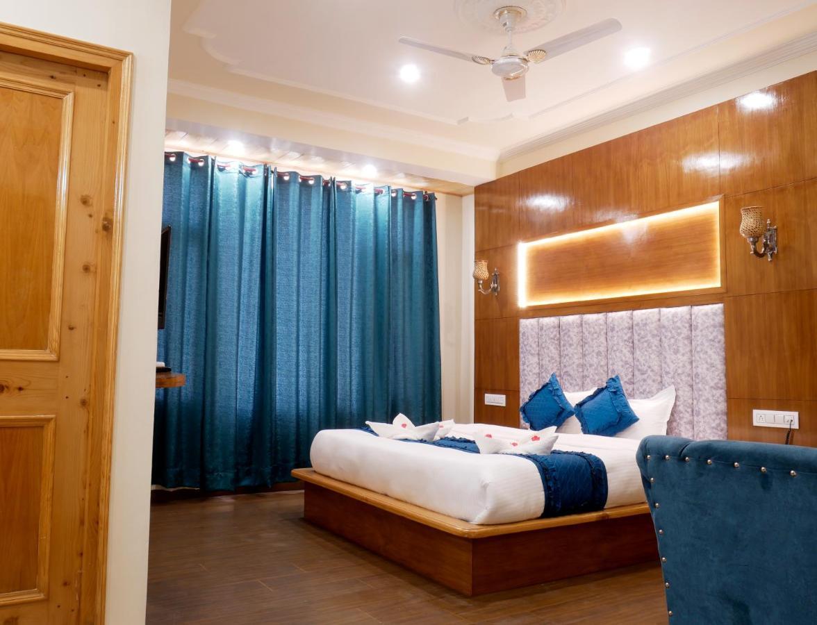 New Ambika International Mall Road Hotel Manāli Buitenkant foto