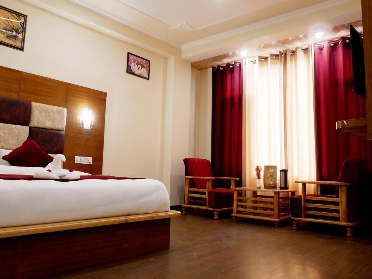 New Ambika International Mall Road Hotel Manāli Buitenkant foto