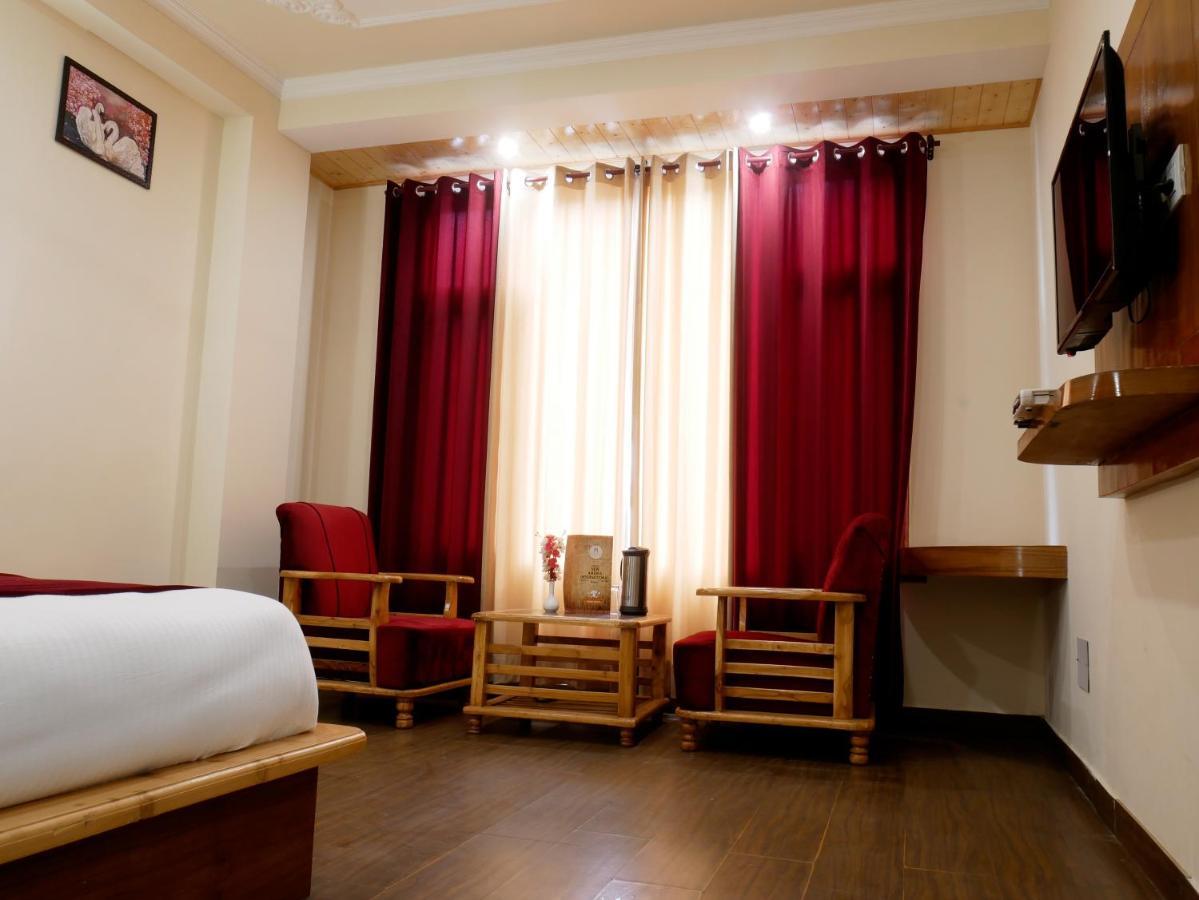 New Ambika International Mall Road Hotel Manāli Buitenkant foto