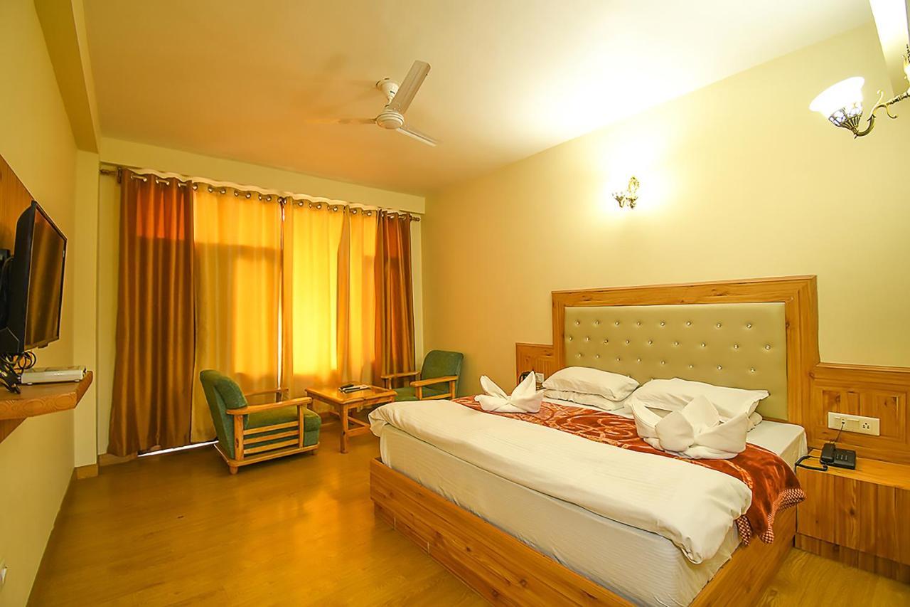 New Ambika International Mall Road Hotel Manāli Buitenkant foto