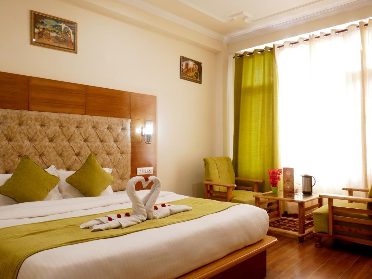 New Ambika International Mall Road Hotel Manāli Buitenkant foto