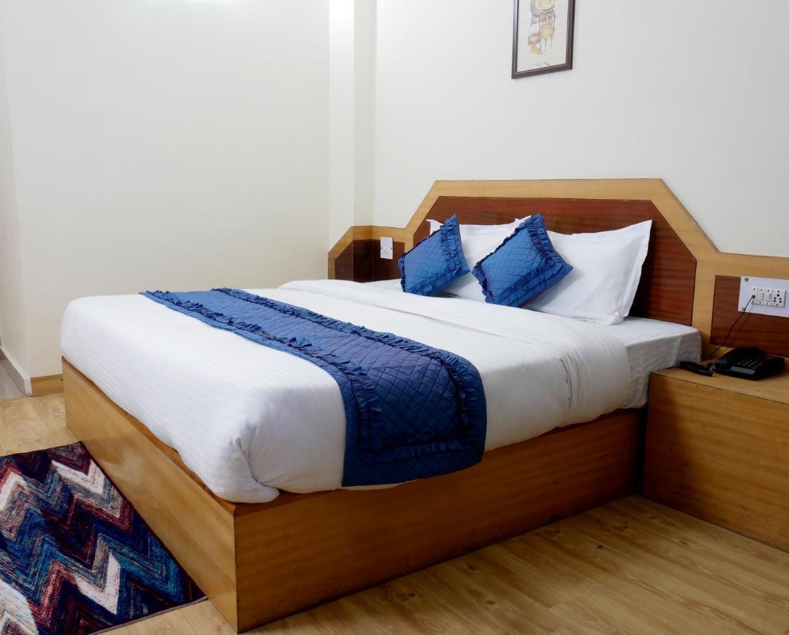 New Ambika International Mall Road Hotel Manāli Buitenkant foto