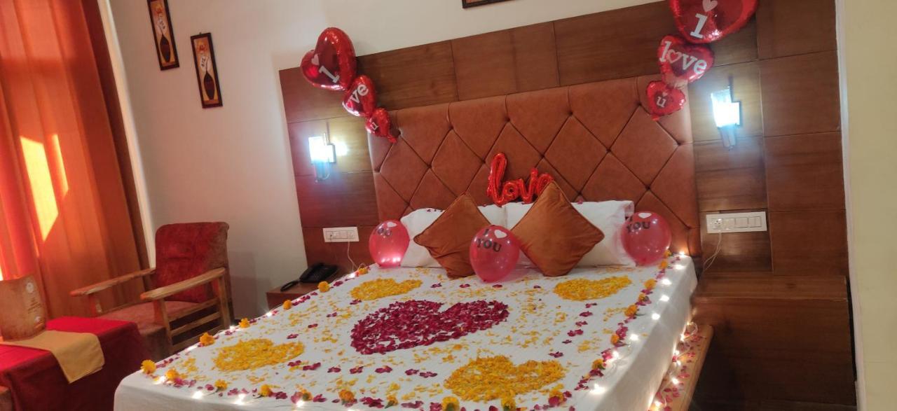 New Ambika International Mall Road Hotel Manāli Buitenkant foto