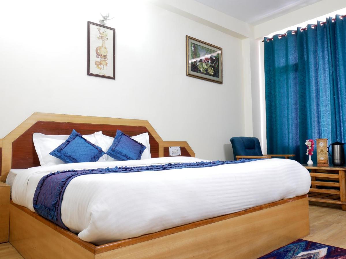 New Ambika International Mall Road Hotel Manāli Buitenkant foto